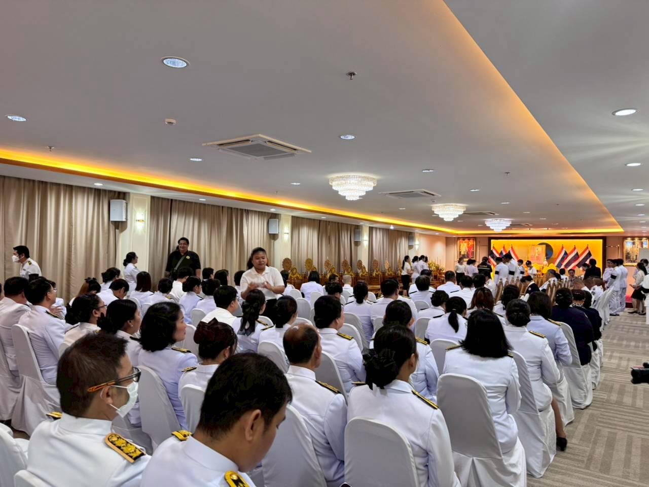 title - นที่ 24 กุมภาพันธ์ 2569 นายวิทูล ประดิษฐบุญ มอบหมายให้  เจ้าหน้าที่ ส.ป.ก.ปราจีนบุรี เข้าร่วม พิธีวางพานพุ่มดอกไม้และถวายสักการะ เนื่องในวันคล้าย วันพระราชสมภพของพระบาทสมเด็จพระพุทธเลิศหล้านภาลัย